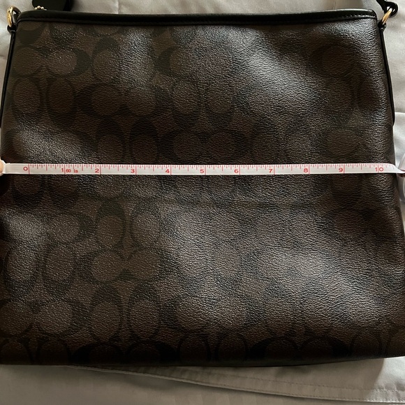 Coach crossbody with gold hardware. - Picture 7 of 8